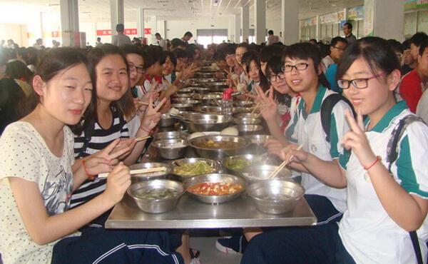 如何能使食堂受到學(xué)生和老師的歡迎