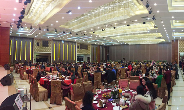 “感恩有你，一路同行”2016年豐泉餐飲公司年終會(huì)暨新春聯(lián)歡會(huì)