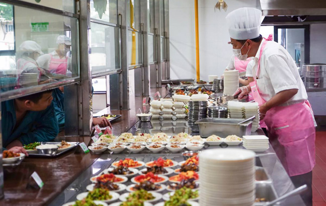 正規食堂承包：注重食品安全，吃上放心飯菜